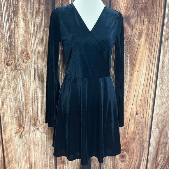 Express Dresses & Skirts - Express Black Corduroy Feel Long Sleeve Dress Size S